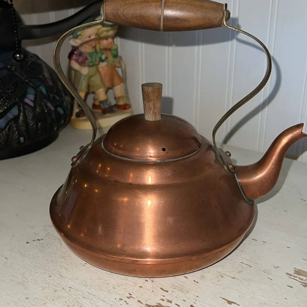 Vintage Old Dutch copper tea kettle pot